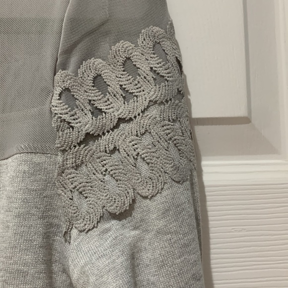 NWOT Pretty top - Picture 4 of 7